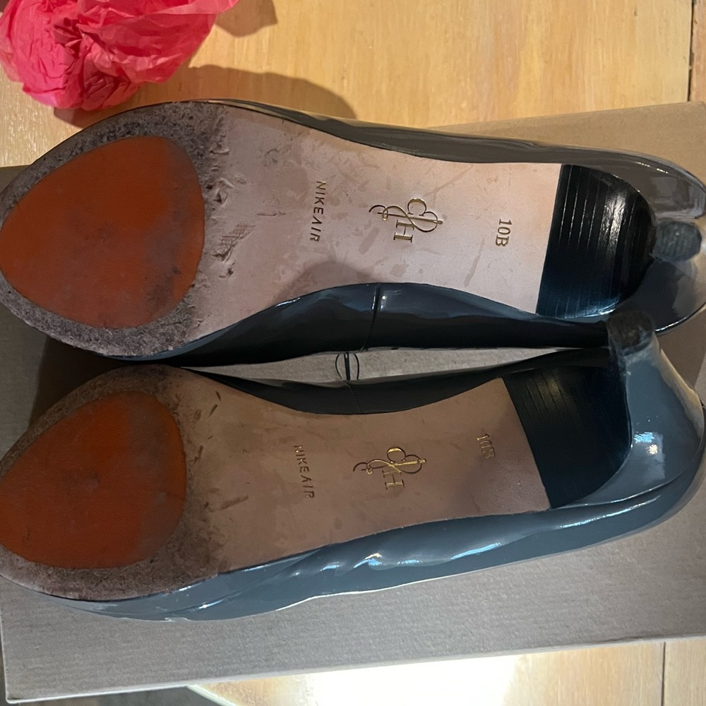Cole Haan Chelsey Low Pump in Greystone Patent - Sz. 10 - Picture 8 of 9